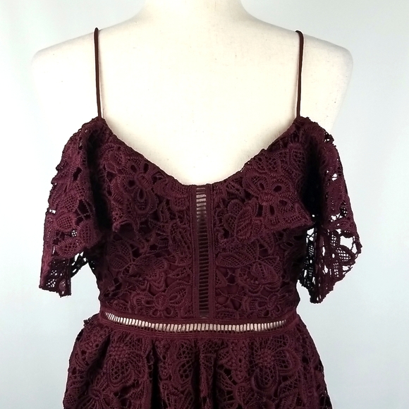 Romeo & Juliet Couture off the Shoulder Lace Dress NWT - Picture 3 of 15
